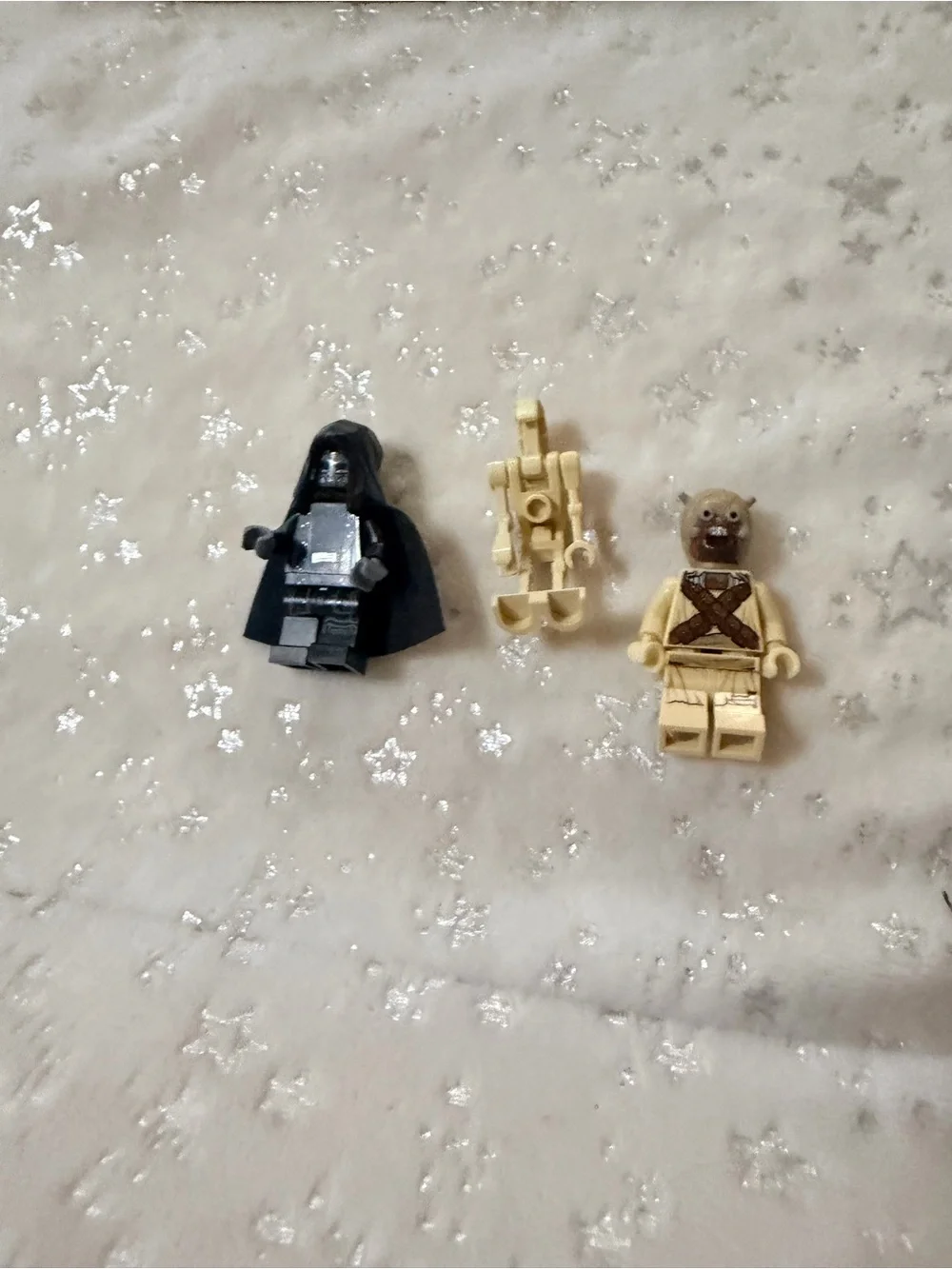 Legos mixed odd lot 2.9 lbs with Star Wars minifigures